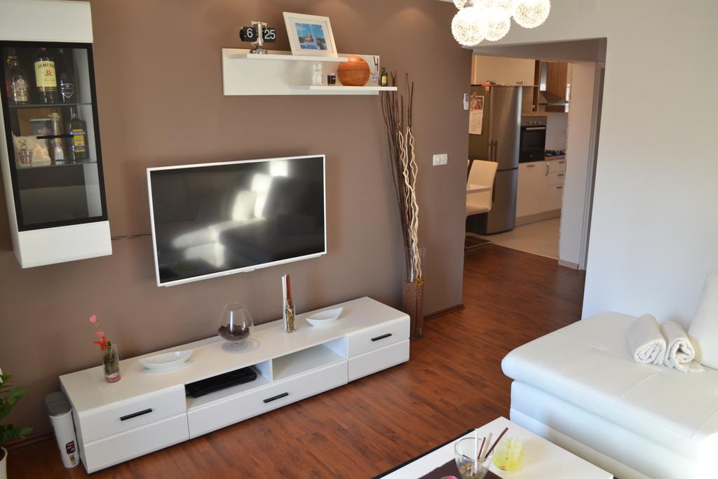 Apartment Beg Раб Стая снимка