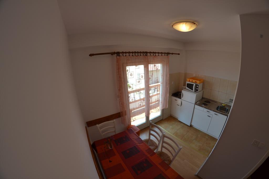 Apartment Beg Раб Стая снимка