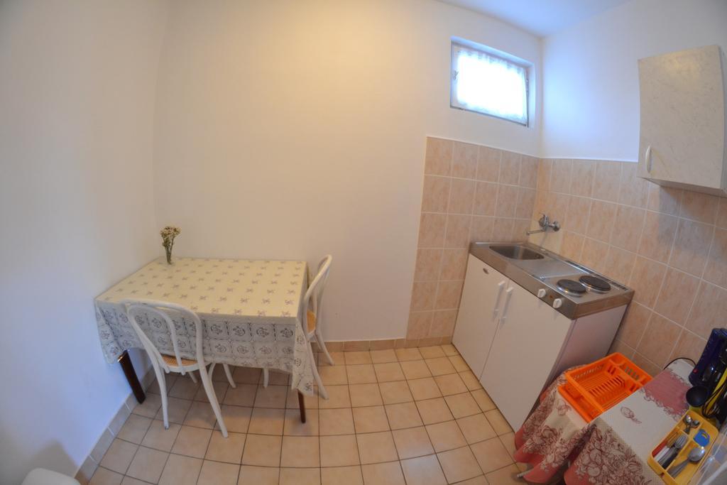 Apartment Beg Раб Екстериор снимка