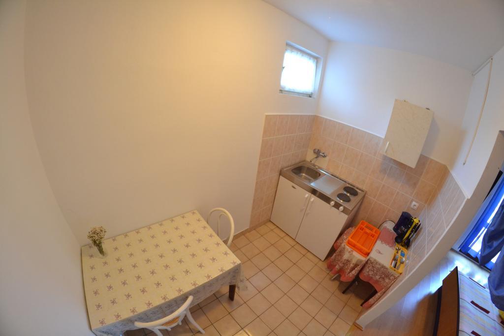 Apartment Beg Раб Екстериор снимка