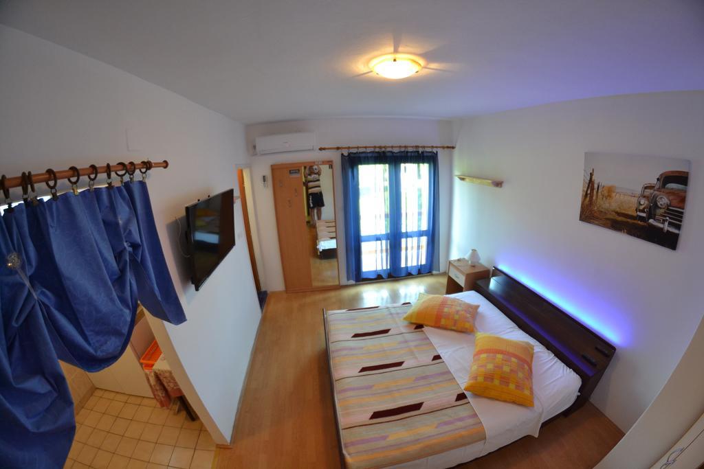 Apartment Beg Раб Екстериор снимка
