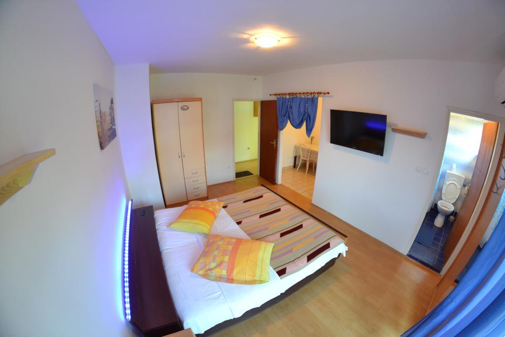 Apartment Beg Раб Екстериор снимка