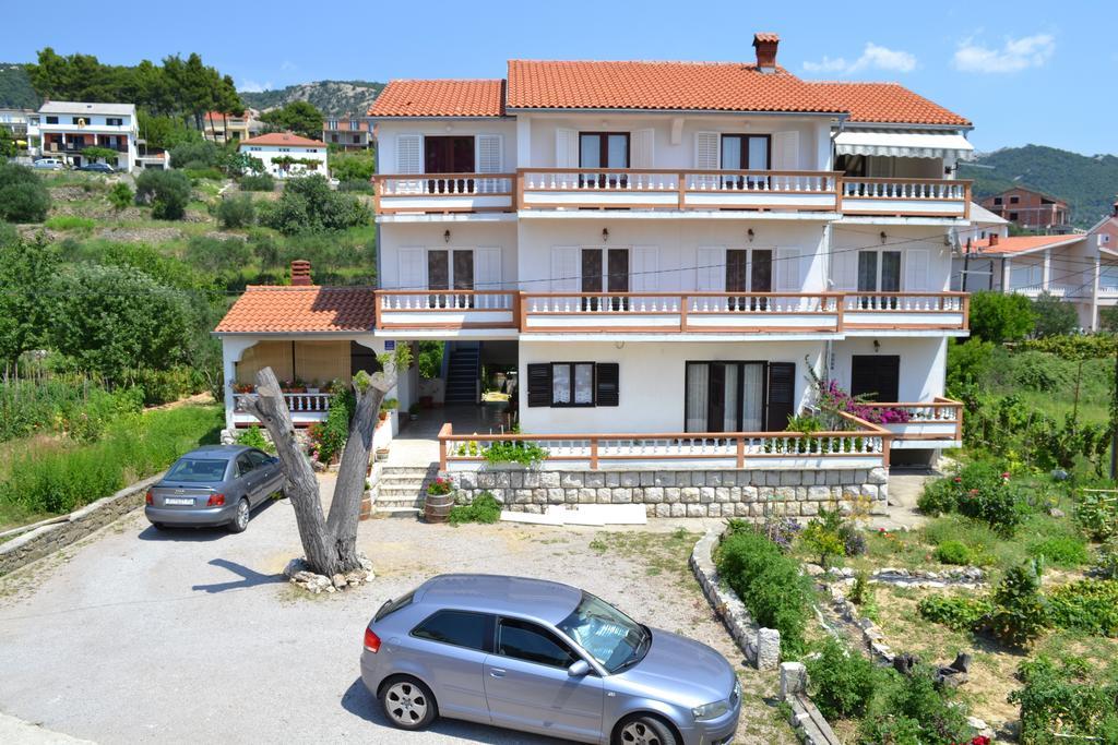 Apartment Beg Раб Екстериор снимка