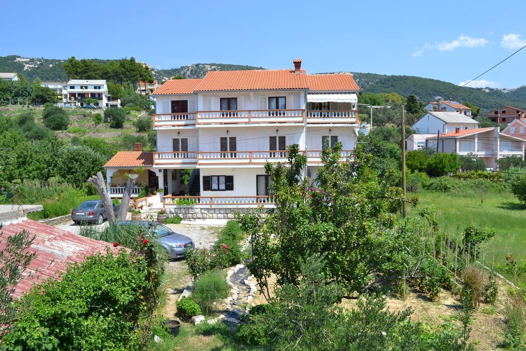 Apartment Beg Раб Екстериор снимка
