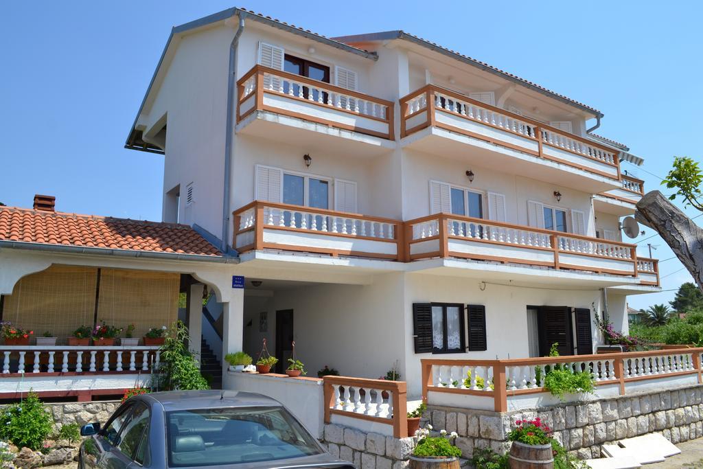 Apartment Beg Раб Екстериор снимка