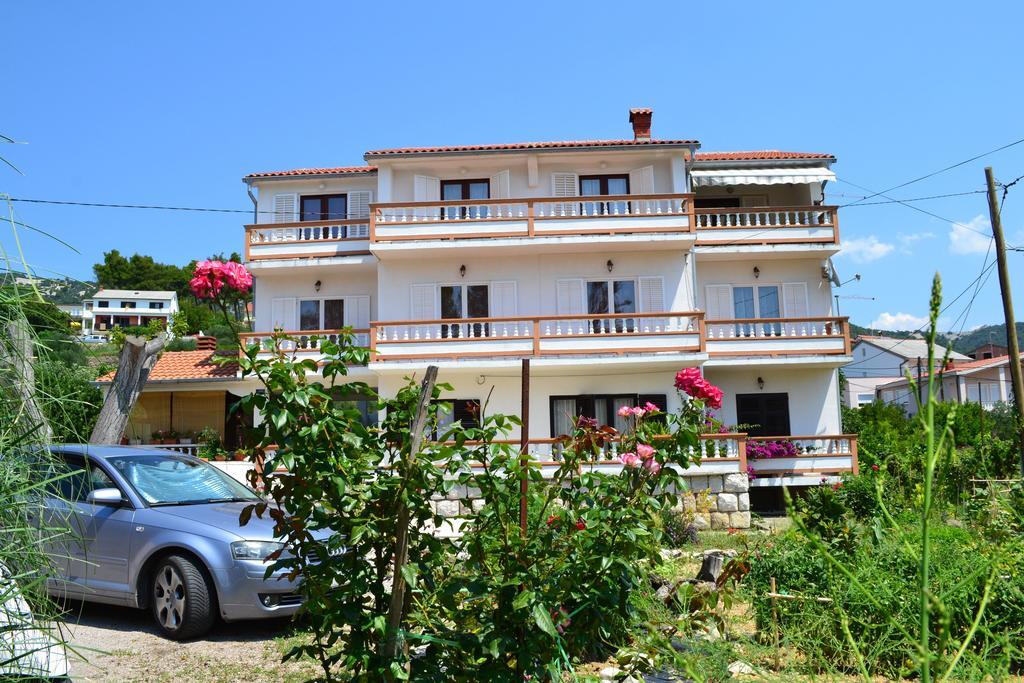 Apartment Beg Раб Екстериор снимка