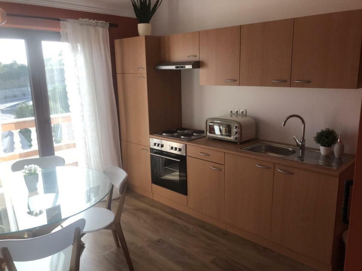 Apartment Beg Раб Екстериор снимка