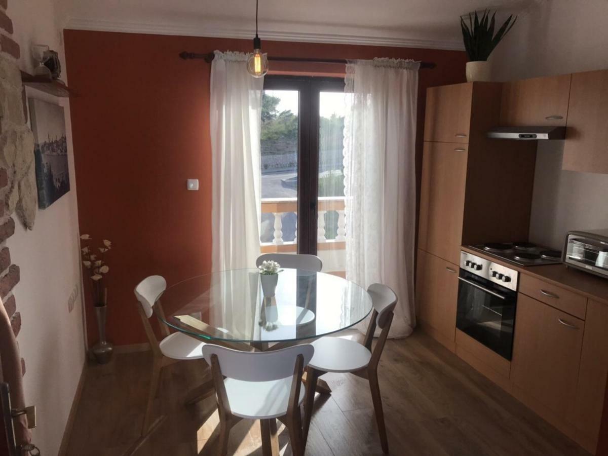 Apartment Beg Раб Екстериор снимка